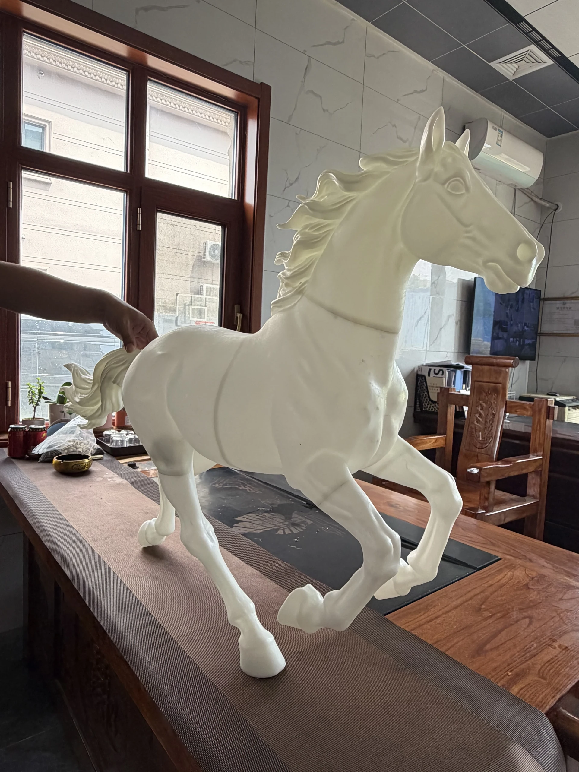 Close view of tail modeling on the plaster horse